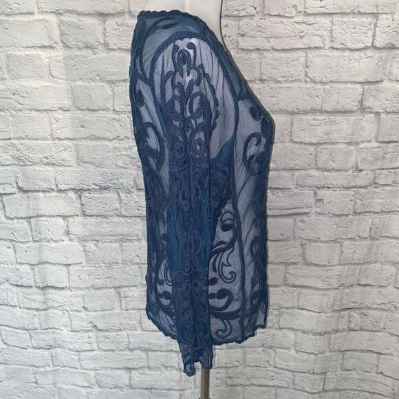 Express women S sheer lace scoopneck Longsleeve blouse w/scalloped edging blue - Picture 5 of 9